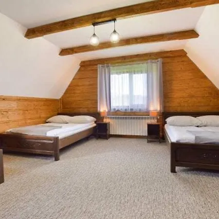 Na Budzu Z Jacuzzi Dağ evi