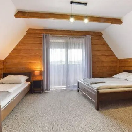 Na Budzu Z Jacuzzi Dağ evi