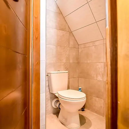 Na Budzu Z Jacuzzi Dağ evi *