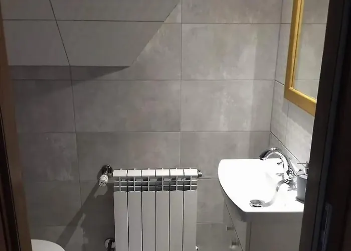 Na Budzu Z Jacuzzi Dağ evi *